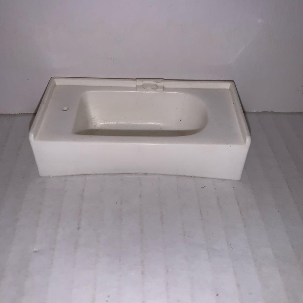 Kitchen and Bathroom Plastic Dollhouse Furniture - Picture 6 of 6